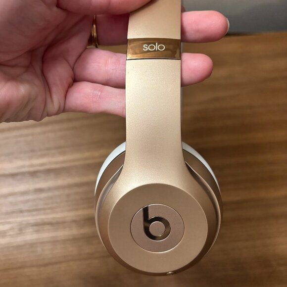 Beats Solo 3 Wireless Headphones, Gold/White - Picture 4 of 7
